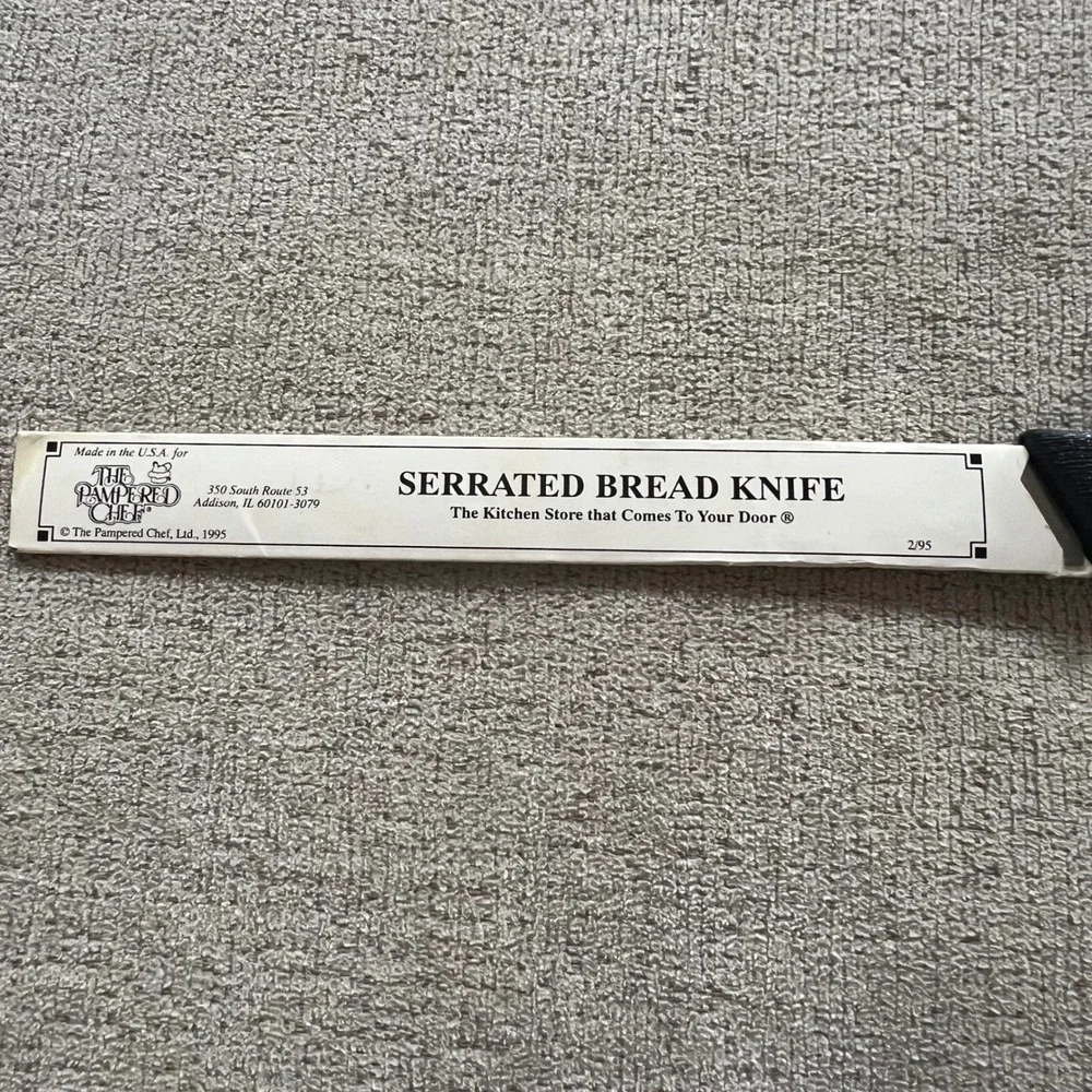 The Pampered Chef Serrated Bread Knife Vintage 1995 Black Handle with Sleeve USA